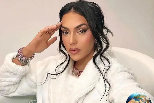 عکس جورجینا در استخر با رونالدو