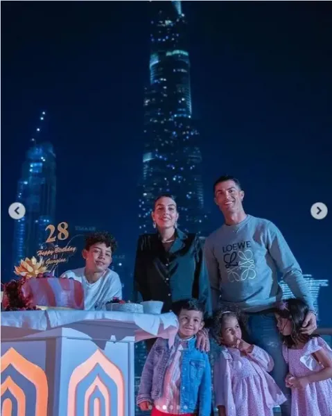 عکس جورجینا روی برج خلیفه