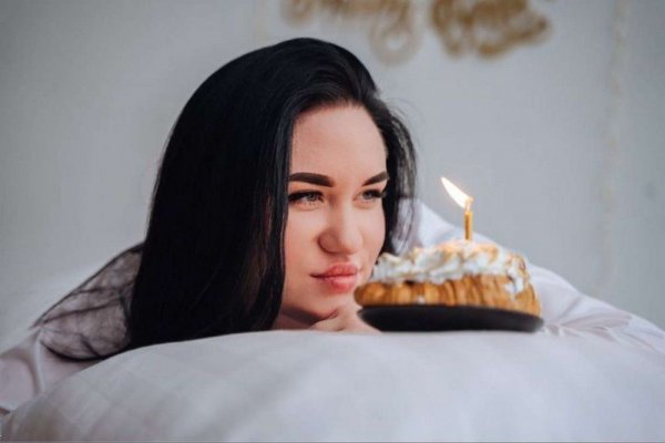  عکس تولد با کیک کروسان
