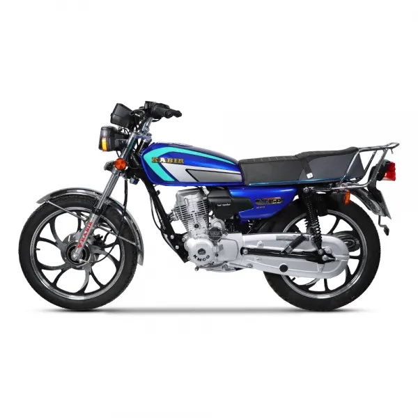  ژست عکس با موتور هوندا 125