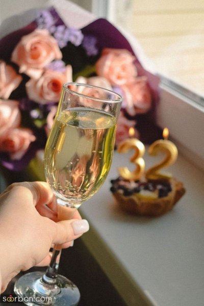  ژست عکس تولد بدون چهره در خانه