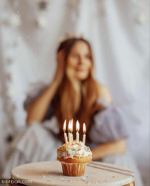  ژست عکس تولد بدون چهره در خانه