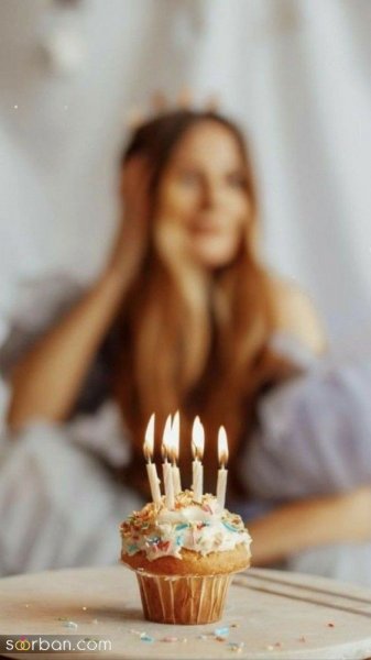  ژست عکس تولد بدون چهره در خانه