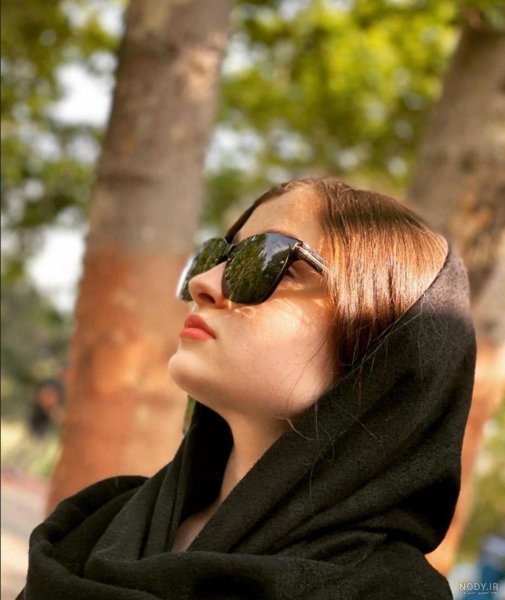 عکس سارا و نیکا در خارج از کشور بی حجاب
