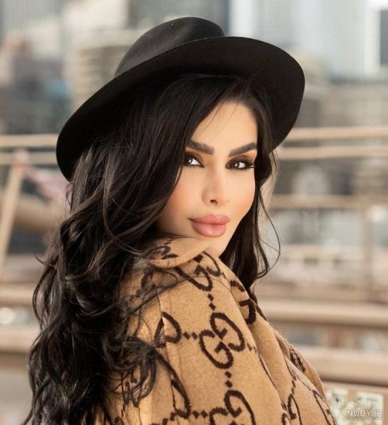  عکس دنیا جهانبخت قبل از خارج رفتن