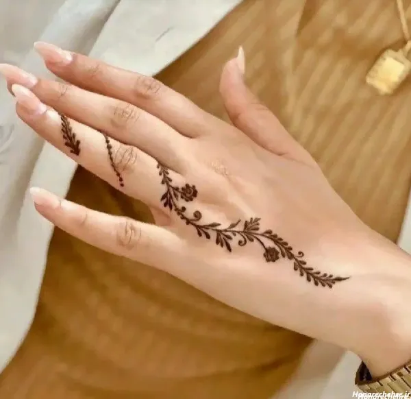  20 عکس نقش حنا ساده دخترانه