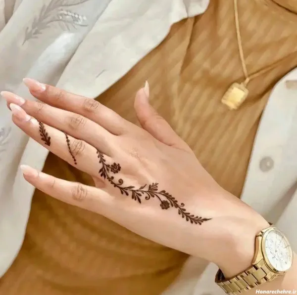  20 عکس نقش حنا ساده دخترانه
