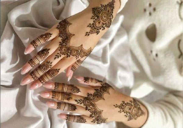  20 عکس نقش حنا ساده دخترانه
