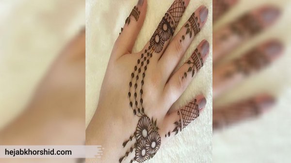  20 عکس نقش حنا ساده دخترانه