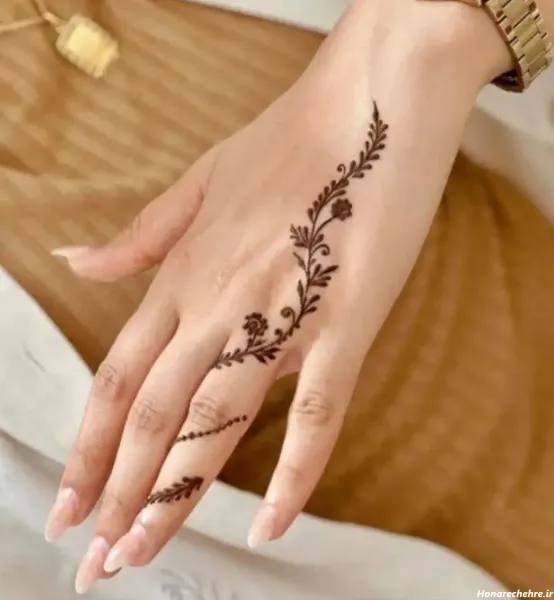  20 عکس نقش حنا ساده دخترانه