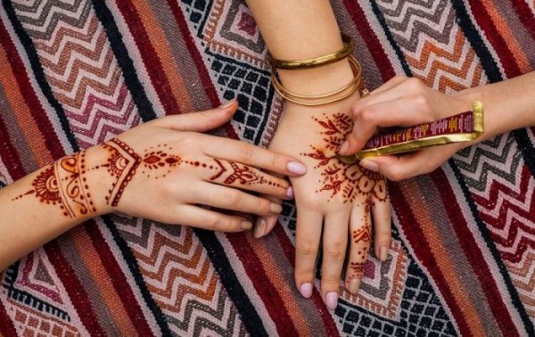  20 عکس نقش حنا ساده دخترانه