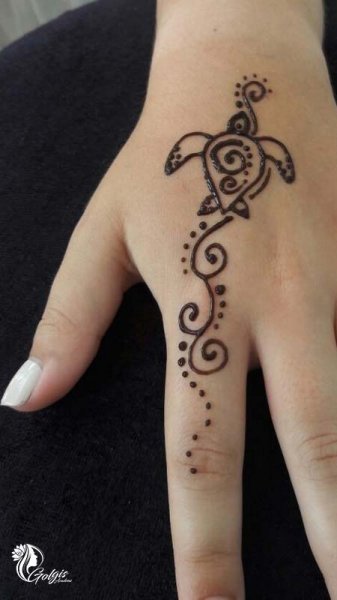  20 عکس نقش حنا ساده دخترانه