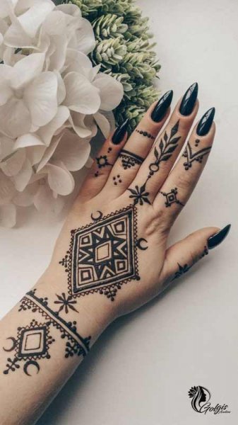  20 عکس نقش حنا ساده دخترانه
