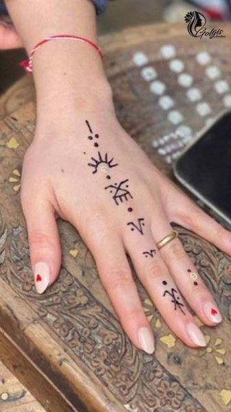 20 عکس نقش حنا ساده دخترانه