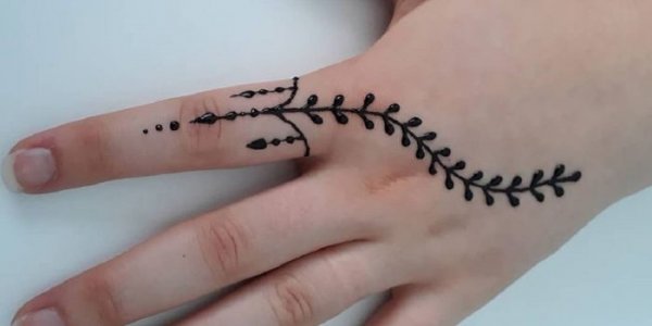  20 عکس نقش حنا ساده دخترانه