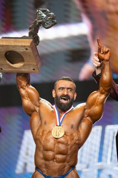  عکس هادی چوپان با آرنولد