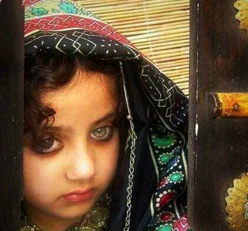 عکس دختر افغانی که زیباترین دختر ایران شد