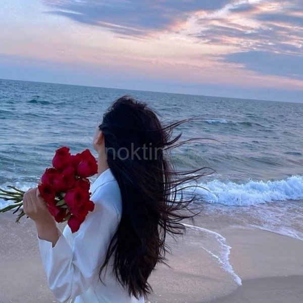  عکس زن کنار دریا خارجی