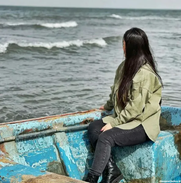  عکس زن کنار ساحل