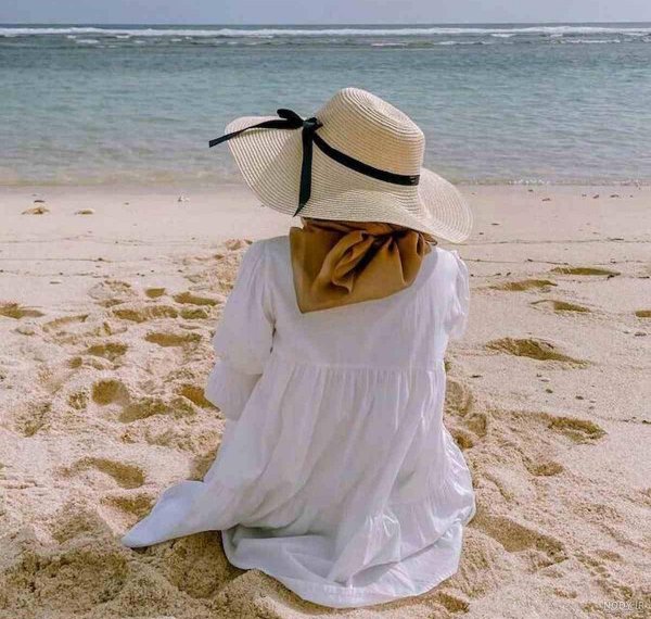 ژست عکس کنار دریا دخترانه با حجاب