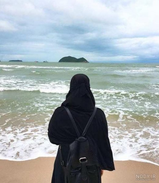  ژست عکس کنار دریا دخترانه با حجاب