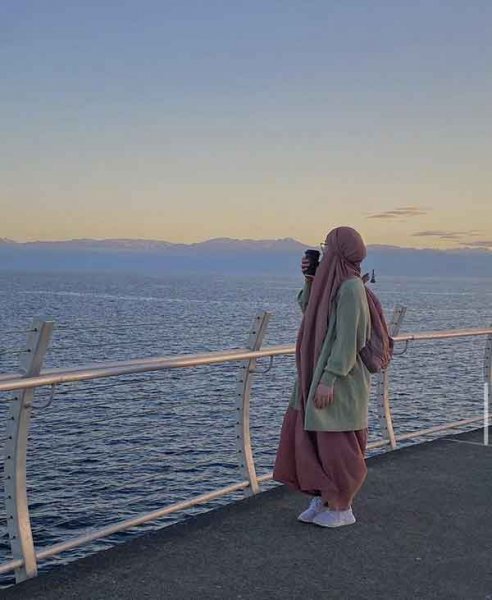  عکس پروفایل دختر با حجاب کنار دریا فانتزی