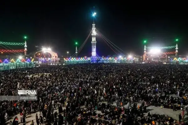 عکس جمکران در شب