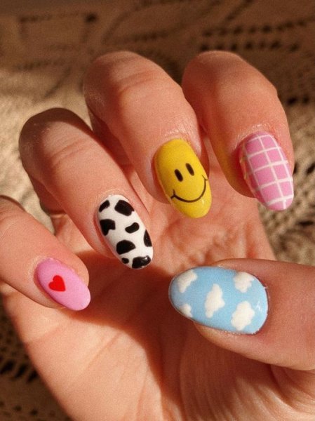  75 عکس طرح ناخن فانتزی کوتاه