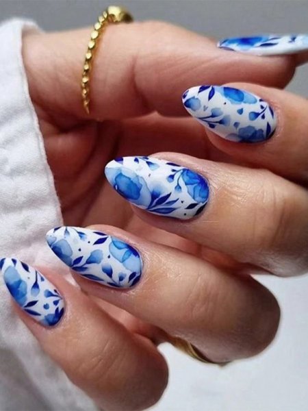  55 عکس طرح ناخن آبی و سفید