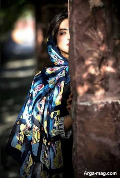  ژست عکاسی دخترانه در باغ