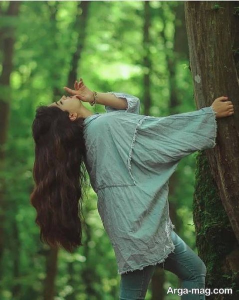  ژست عکاسی دخترانه در باغ