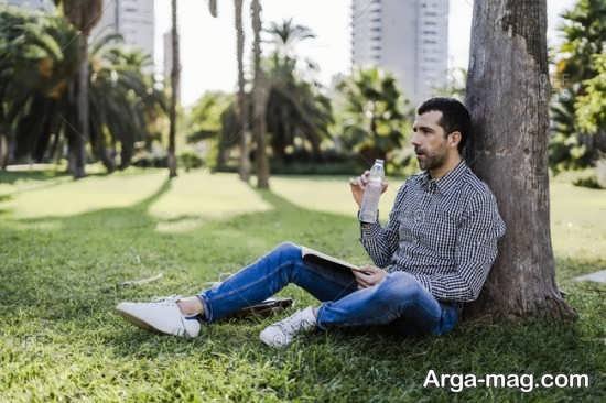  ژست عکاسی دخترانه در باغ
