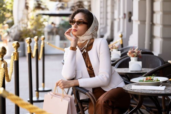  ژست عکاسی دخترانه خفن در خانه
