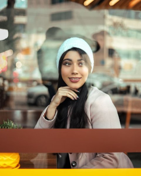  ژست عکاسی دخترانه خفن در خانه
