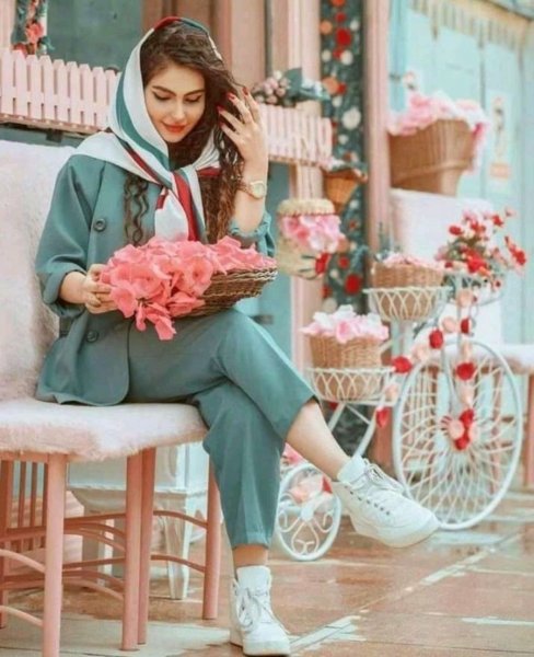  ژست عکس دخترانه لاکچری اینستاگرام