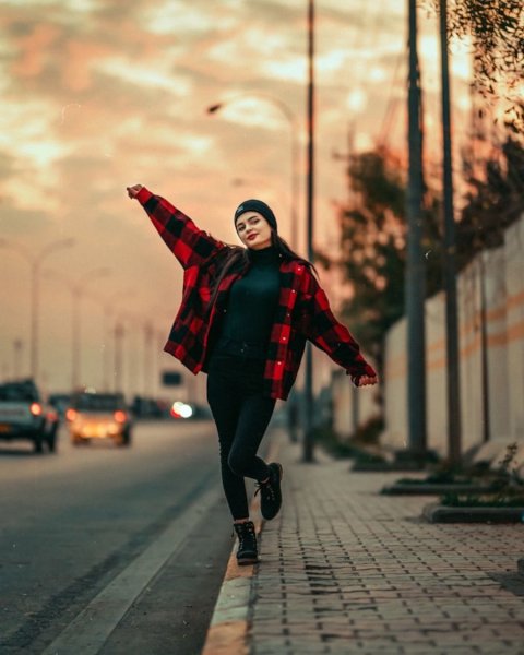  ژست عکس دخترانه لاکچری اینستاگرام
