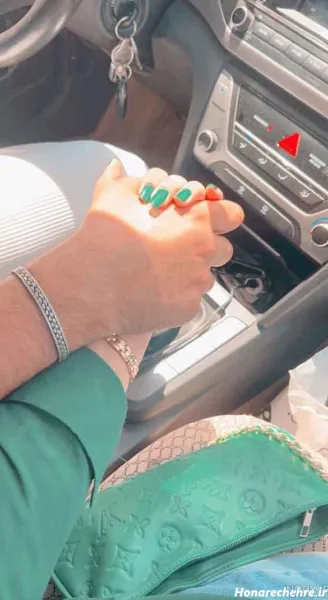  عکس دست دونفره تو ماشین سمند