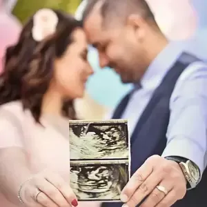  عکس زن حامله در بغل همسرش