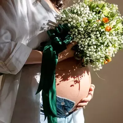  عکس زن حامله در بغل همسرش