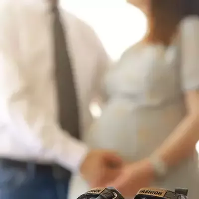  عکس زن حامله در بغل همسرش