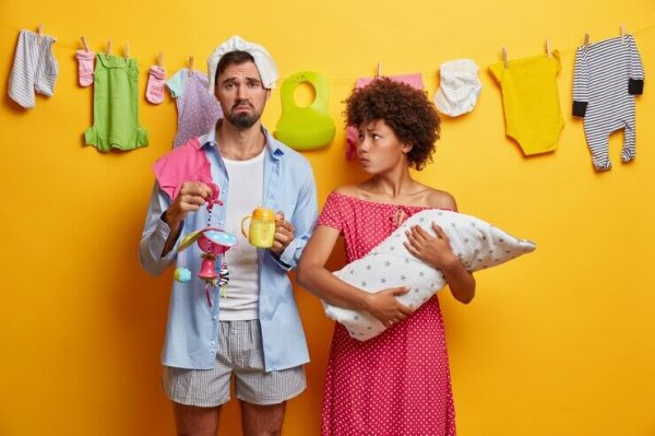 عکس بارداری با لباس نوزاد
