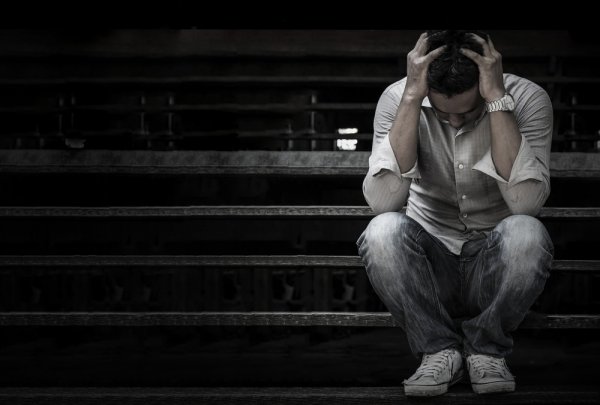 عکس مرد تنها در پاییز