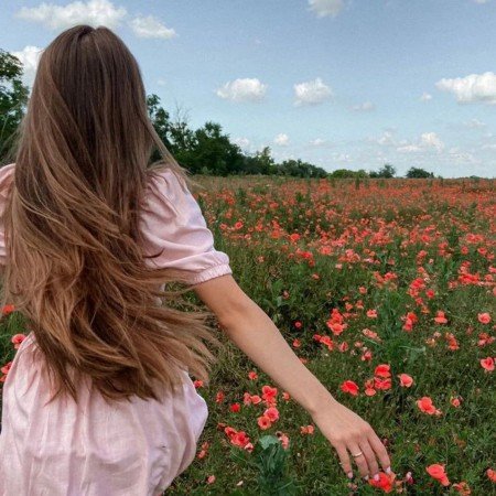  عکس زن در طبیعت شمال