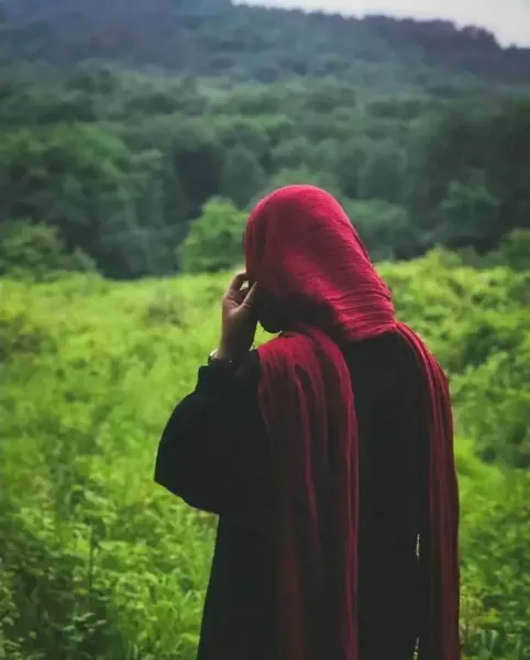  عکس دختر از پشت سر با کلاه برای پروفایل