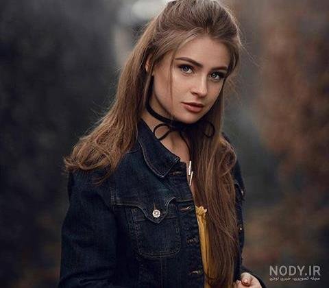  عکس دختر مو طلایی از پشت برای پروفایل