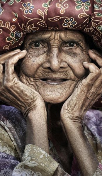 عکس پیرزن قدیمی