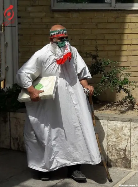 عکس پیر مرد با عصا