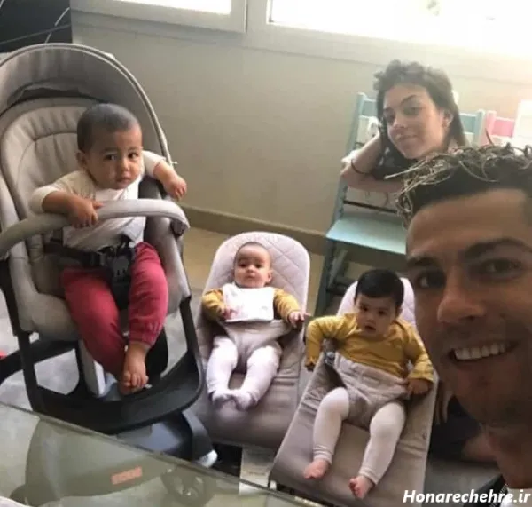  عکس خانوادگی رونالدو و همسرش