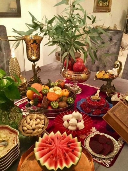  44 عکس سفره شب یلدا باکلاس