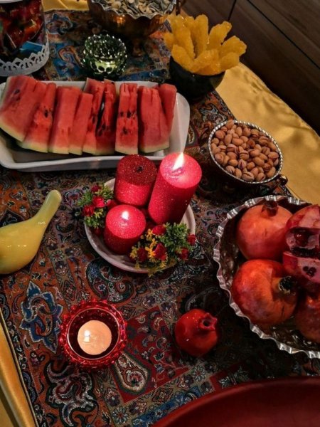  44 عکس سفره شب یلدا باکلاس